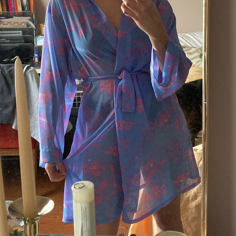Sold 💘 floral kimono robe 💘 - Picture 1 of 7
